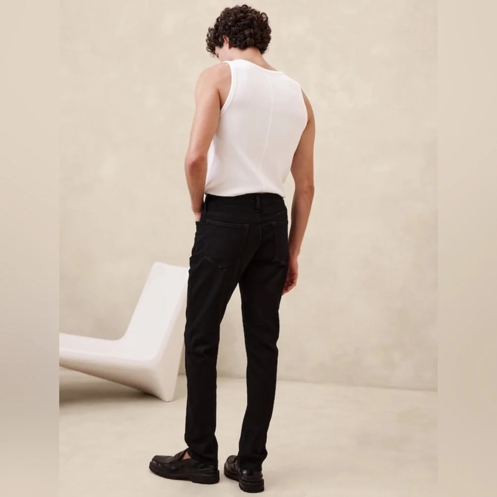 NWT Banana Republic Black Skinny Traveler Jean 2.0 Size 31 X 34.